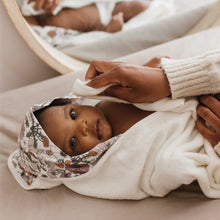 Load image into Gallery viewer, Perlimpinpin Bamboo Hooded Towel