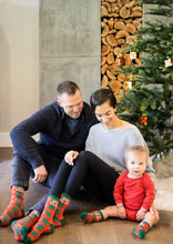 Load image into Gallery viewer, Pearhead Holiday Family Sock Set