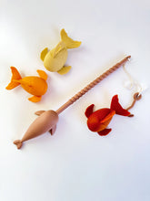 Load image into Gallery viewer, Peaks & Valleys Fishing Bath Toy