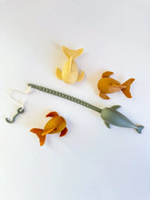 Load image into Gallery viewer, Peaks & Valleys Fishing Bath Toy