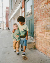 Load image into Gallery viewer, deux par deux Boys Organic Cotton Jersey T-Shirt With Mountain Print - Sage