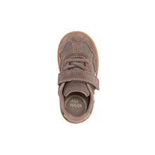 Load image into Gallery viewer, Stride Rite London 2.0 Sneaker - Brown