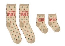 Load image into Gallery viewer, Pearhead Holiday Mom and Baby Sock Set