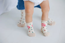 Load image into Gallery viewer, Pearhead Holiday Mom and Baby Sock Set
