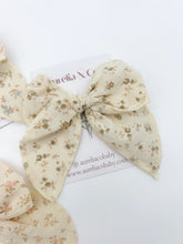 Load image into Gallery viewer, Aurelia & Co. Neutral Floral Hair Bow