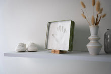 Load image into Gallery viewer, Petit Artichaut Baby Box Square