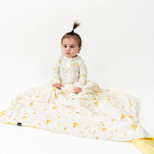 Load image into Gallery viewer, Belan.J Snuggle Blanket (1.0 TOG) - Chicks/Mellow Yellow
