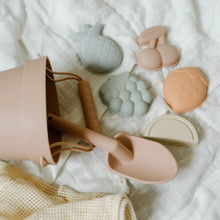 Load image into Gallery viewer, Peaks &amp; Valleys Beach Bucket w/Characters Set
