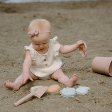 Load image into Gallery viewer, Peaks &amp; Valleys Beach Bucket w/Characters Set
