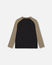 Load image into Gallery viewer, deux par deux Boys Raglan Jersey T-Shirt With Print - Black And Khaki
