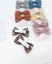Load image into Gallery viewer, Aurelia &amp; Co. Babies/Kids Lace Hair Bow Clip Set
