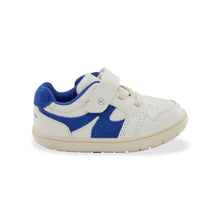 Load image into Gallery viewer, Stride Rite SRT London Sneaker
