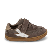 Load image into Gallery viewer, Stride Rite London 2.0 Sneaker - Brown

