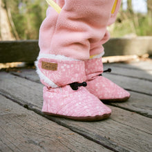 Load image into Gallery viewer, Jan &amp; Jul Baby Stay-Put Winter Booties
