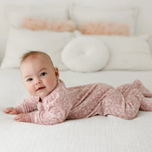 Load image into Gallery viewer, Perlimpinpin Baby Velvet Sleeper
