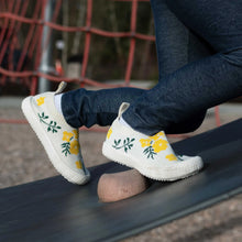 Load image into Gallery viewer, Jan &amp; Jul Graphic Knit Shoe
