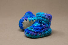 Load image into Gallery viewer, Padraig Cottage Newborn Slippers
