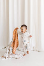 Load image into Gallery viewer, Loulou Lollipop Muslin Quilt Blanket
