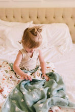 Load image into Gallery viewer, Loulou Lollipop Muslin Quilt Blanket
