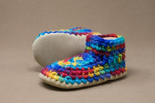 Load image into Gallery viewer, Padraig Cottage Youth Slippers
