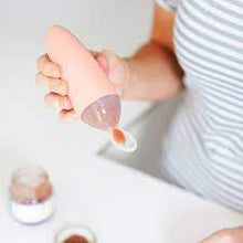 Load image into Gallery viewer, Boon Squirt Baby Food Dispensing Spoon
