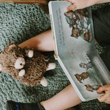 Load image into Gallery viewer, Bunnies By the Bay Wee Cubby the Bear
