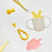 Load image into Gallery viewer, Fridababy Not-Too-Cold-To-Hold-Teether
