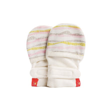 Load image into Gallery viewer, Goumi Scratch Mitts
